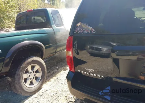 2010 Chevrolet Suburban 1500 Lt1 из США, поврежденный, VIN 1GNUKJE37AR212340